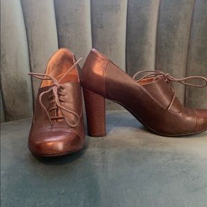 Clarks ankle boots size 8